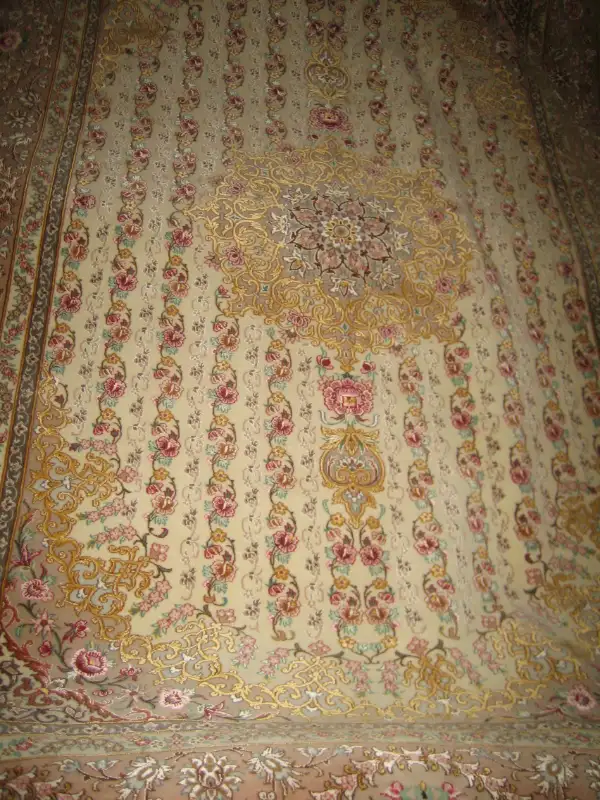 Fine Esfahan-iran Rug 260x140Cm Signed 70 Raj Wool & Silk in Home Décor & Accents in City of Toronto - Image 2