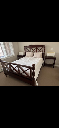 Queen Hardwood Bedroom Set With Night Stands and Table Lamps
