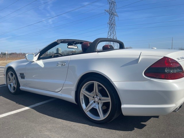 2011 Mercedes Benz SL550 in Cars & Trucks in Mississauga / Peel Region - Image 2