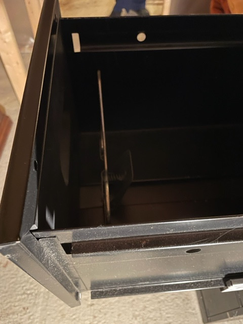 Metal Filing Cabinet (2 for sale) in Other in Gatineau - Image 3