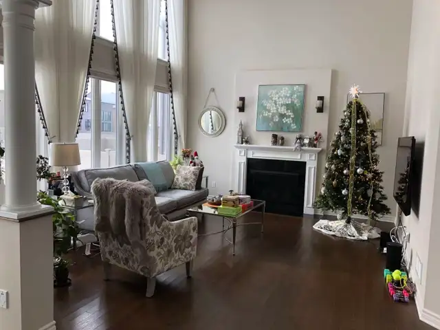 Large beautiful room with private bathroom in riverside south