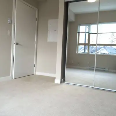 -- High quality large 1 bed room plus 1 big den (another small bed room) apartment on the 3rd floor...