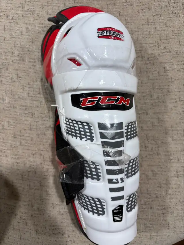 kids youth hockey equipment  in Hockey in Guelph - Image 3