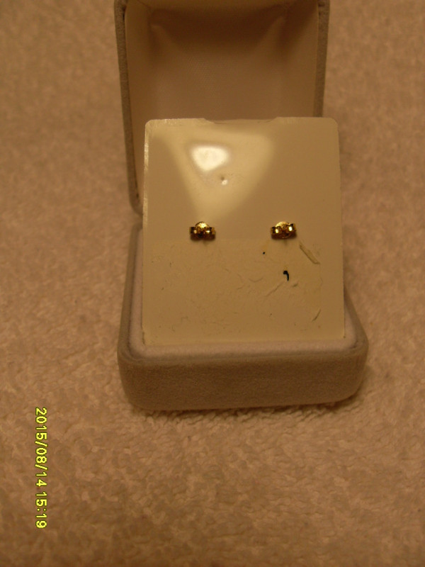 Gift - 10k yellow gold diamond star stud earrings dans Bijoux et montres  à Bridgewater - Image 3
