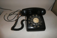 Téléphone ancien a roulette en Bakélite