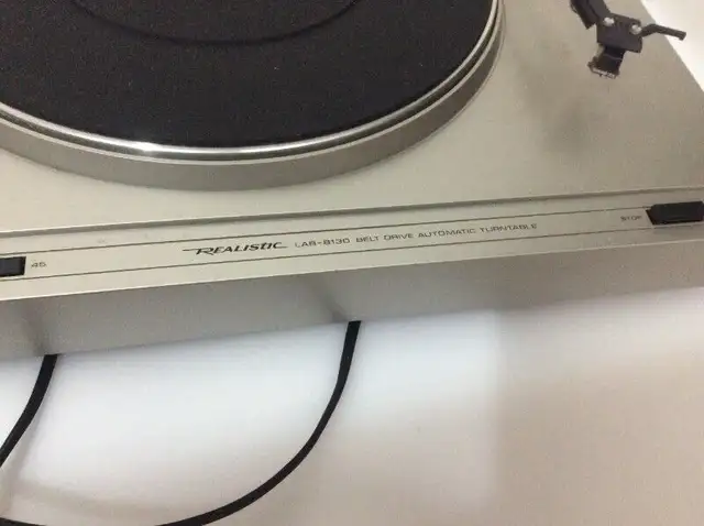 Realistic Turntable LAB 8130 Belt Drive Automatic in Stereo Systems & Home Theatre in Mississauga / Peel Region - Image 6
