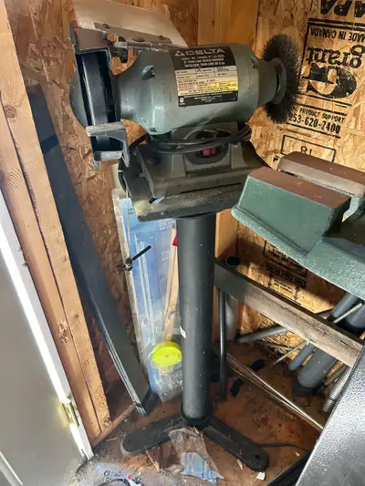 Delta grinder with stand
