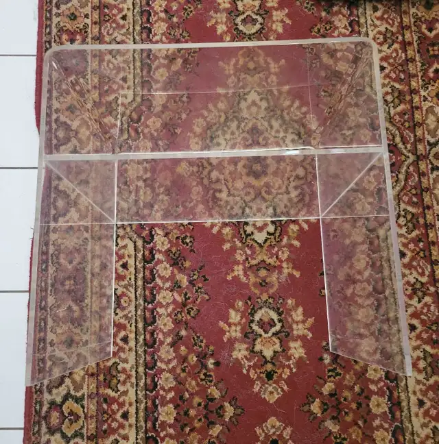 Vintage Acrylic Waterfall Table in Arts & Collectibles in Markham / York Region - Image 3