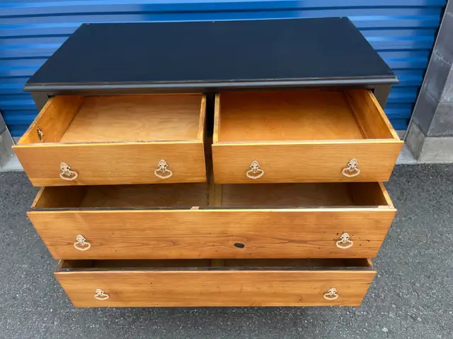 Stunning Solid Wood Dresser in Dressers & Wardrobes in Peterborough - Image 9