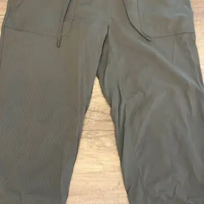 Ordered wrong size and cant return past the date. Size 8 Olive green Basically new tried on only and...