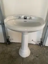 Pedestal sink