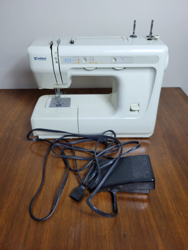 Kenmore 385 Free Arm Sewing Machine in Hobbies & Crafts in Cole Harbour