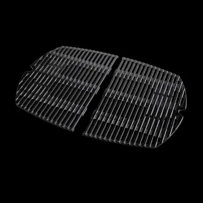 * Jeu de 2 grilles de cuisson en fonte émaillée. usager encore en très bonne état peu servir aussi s...