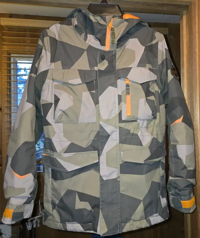 Burton Camo Snowboard Jacket in Kids & Youth in Campbell River - Image 9