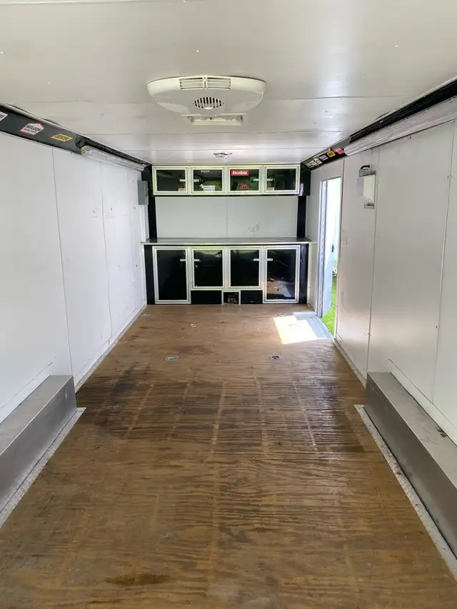 2011 30’ Royal Car trailer  in Cargo & Utility Trailers in Markham / York Region - Image 5