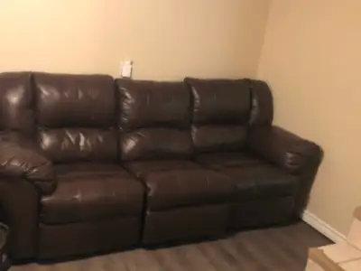 HOME AWAY FROM HOME! LOCATION! LOCATION! LOCATION! ALL BOYS UNIT APARTMENT HOUSE AVAILABLE. Very Spa...