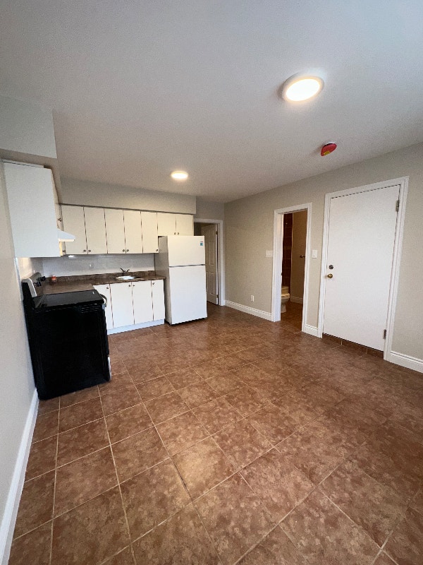 Large spacious 1 bedroom apartment for rent in Innisfil Long Term