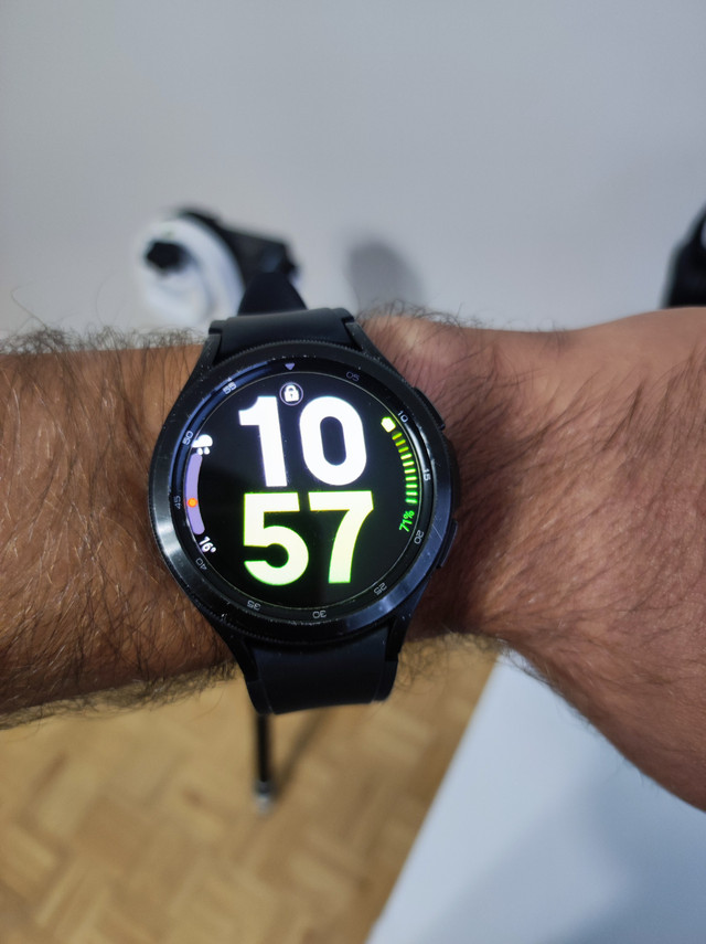 Samung Galaxy Watch 4 (Classic) in Other in Saint John - Image 4