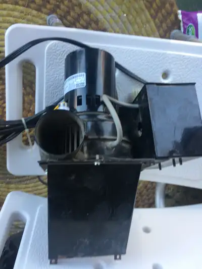 POWER VENT ONLY FOR JOHN WOOD HOT WATER TANK CAN BE INTERCHANGEABLE WITH OTHER MODELS FOR SALE 3 PC...