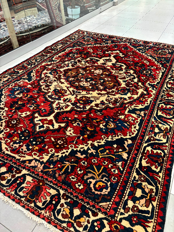 Persian Area Rug hand knotted-Bakhtiari- in Rugs, Carpets & Runners in City of Toronto - Image 3