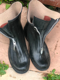 Acton Rubber Boots - size 8 Men's