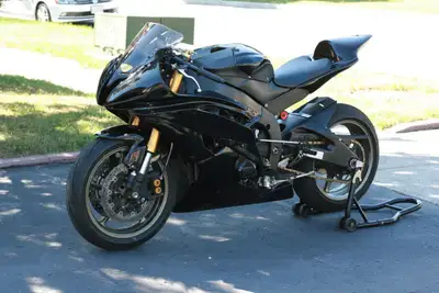2009 Yamaha r6 track bike Bike is low kms 14,131km clean title with ownership Aftermarket parts: - W...