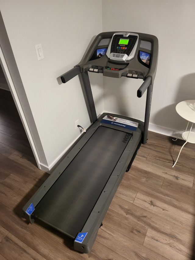Treadmill Horizon CT5.4 foldable - like new, rarely used in Exercise Equipment in Ottawa - Image 2