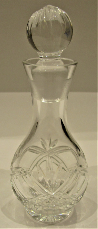 NEW, BRITISH CRYSTAL SCENT BOTTLE & STOPPER in Arts & Collectibles in Hamilton