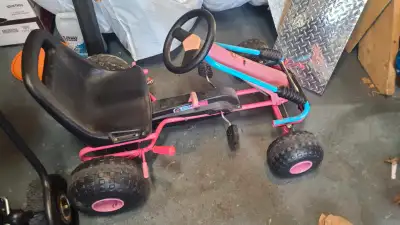 Selling kids go kart , pedal operation Works great