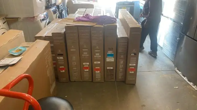 Smart TVs Clearance Sale in TVs in Mississauga / Peel Region - Image 3