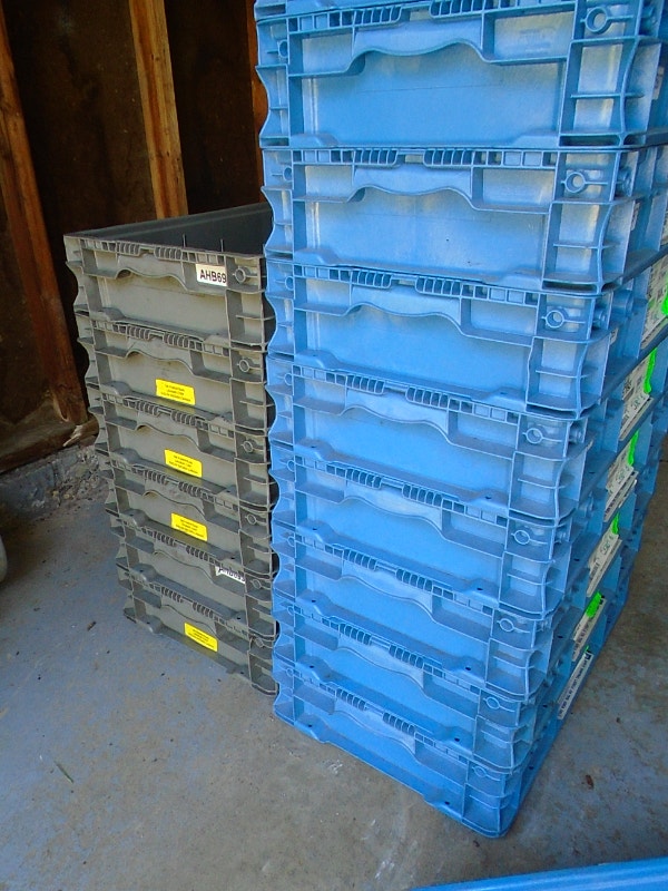 Stacking Plastic Bins / Organizers / Trays Industrial Shelving