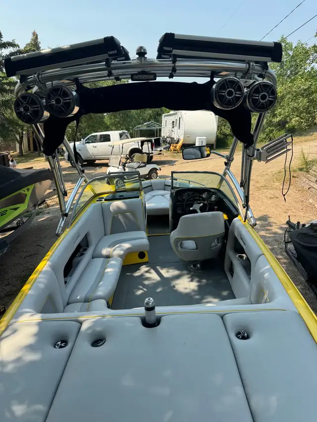 2008 Supreme V220 Surf Boat  in Powerboats & Motorboats in Regina - Image 10