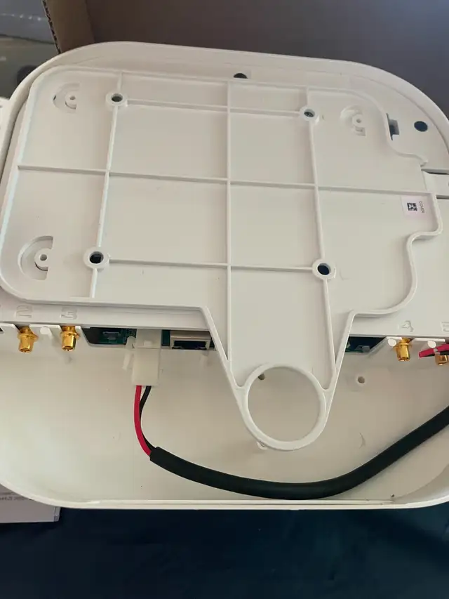 Winegard Gateway 5G Router with SIM card in Networking in City of Toronto - Image 6