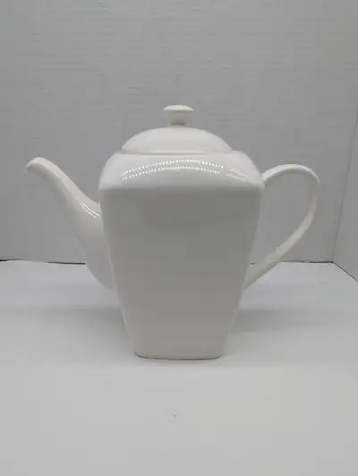 No chips or cracks Excellent used condition Dishwasher and microwave safe Approx. 7 1/4 inch or 18 c...