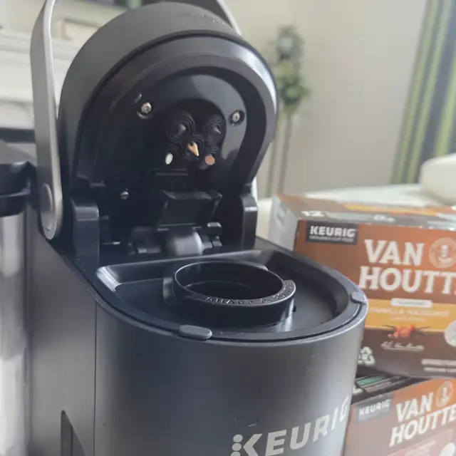 USED Keurig® K-Supreme® Single Serve Coffee Maker + K PODS in Coffee Makers in Kitchener / Waterloo - Image 3