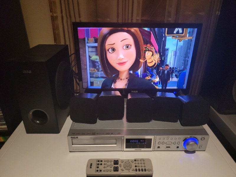 5 DVD/CD Home Theatre RCA RTD258 with remote (HDMI) Stereo Systems