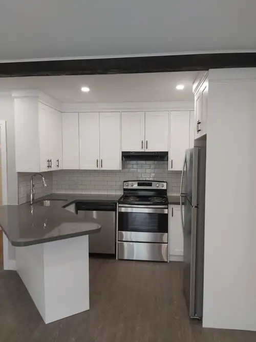 Highlight Features- great and quiet neighborhood, modern kitchen with newer stainless steel applianc...
