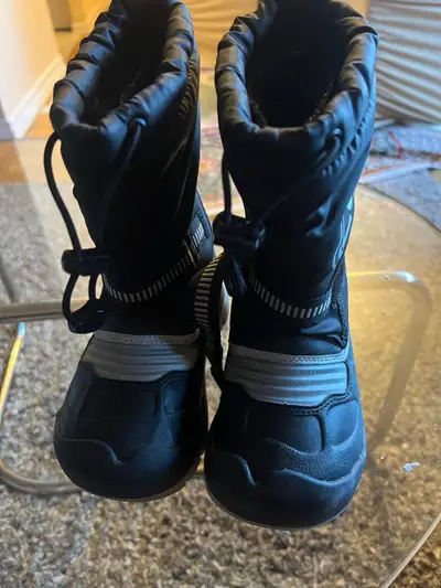Keen Winter Boots size 10 kids, View more