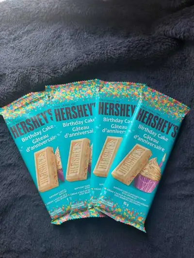 Indulge in the sweet celebration with these Hershey's Birthday Cake chocolate bars, each 39 grams of...