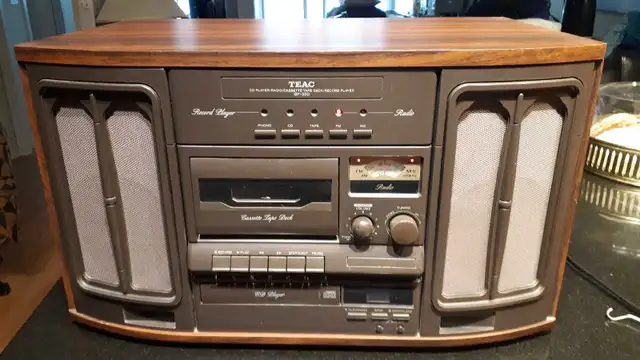 TEAC GF-300 Nostalgia mini stereo system. in Stereo Systems & Home Theatre in City of Toronto - Image 3