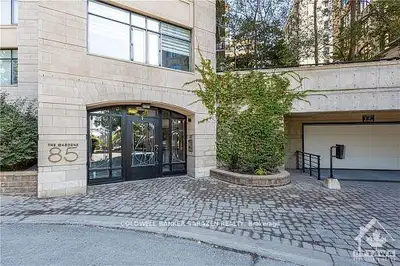 Designer 2 bdrm apt with southerly view and new luxury bath, open concept layout, in sute laundry wi...