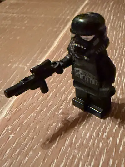 Perfect condition. LEGO Star Wars Imperial Shadow Trooper minifigure; longlines variant