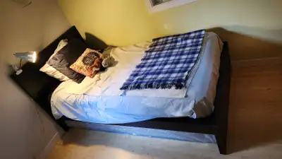 Lit simple Ikea Malm twin bed, View more