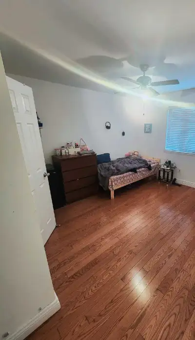 Sharing Room Available in Top Floor in Scarborough From July