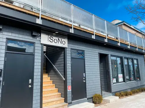 This bright and spacious 1-bedroom apartment is located directly across from Stillwell Freehouse and...