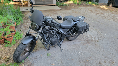 Used Honda Rebel 500 for sale. Great condition, includes two (2) installed 26L saddlebags, padded Mu...