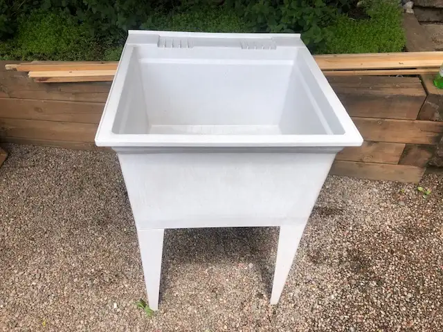 New! Laundry tub 24" wide, Cuve à lavage 24 po in Plumbing, Sinks, Toilets & Showers in City of Montréal - Image 3
