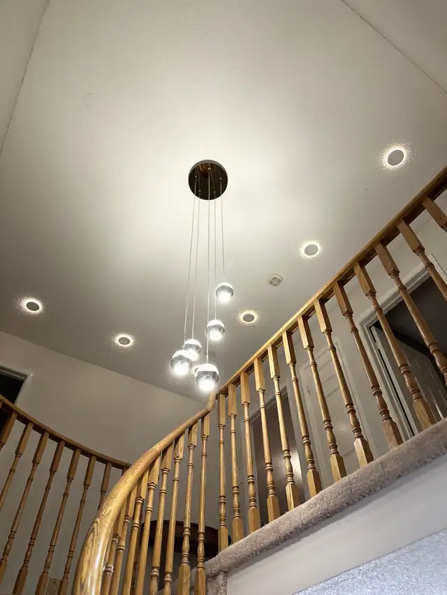 Sleek led lights and chandeliers  in Indoor Lighting & Fans in Kitchener / Waterloo - Image 3