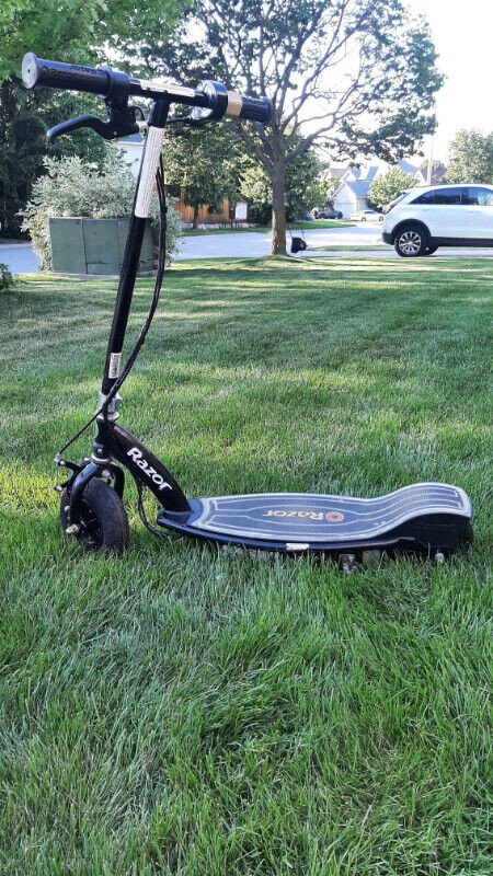 Razor Electric Scooter in Kids in Oakville / Halton Region