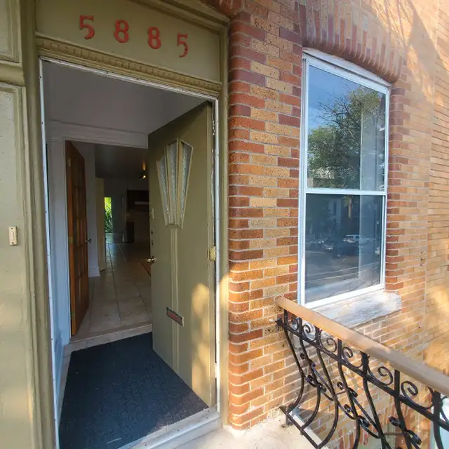 Beautiful 3 1/2 steps from Rosemont Metro available for rent63893274082051121